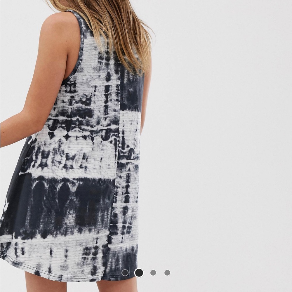 NWT Wednesday's Girl Grey Tie Dye Swing Dress - Picture 3 of 4